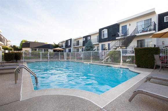 Blue Hills West Apartments photo 5